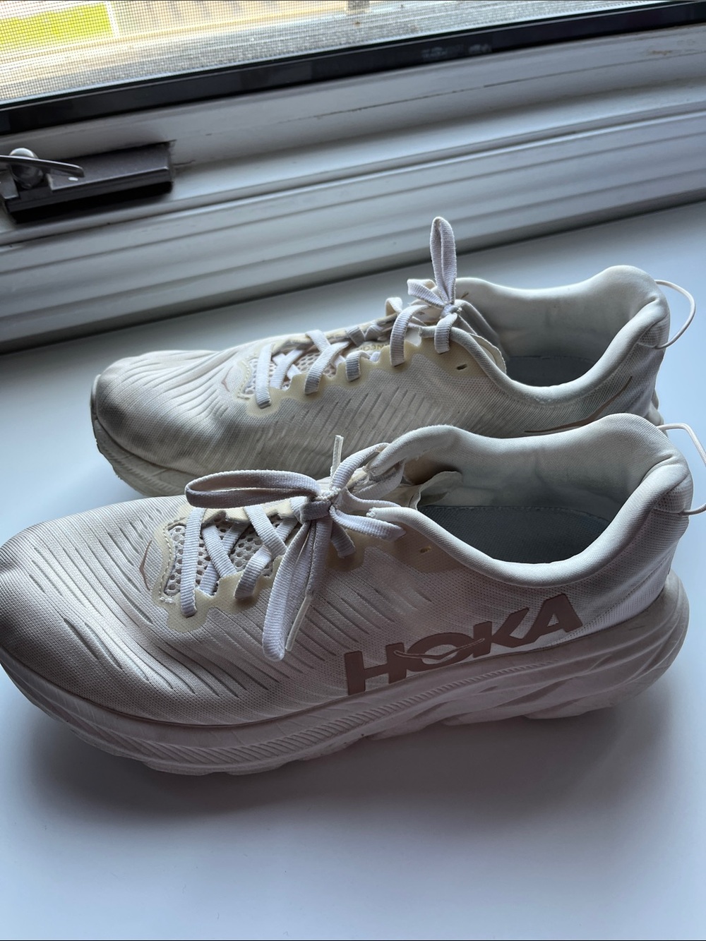Hoka Women's rincon 3 size 9 Cream/White Neutral Cushion Running Shoes